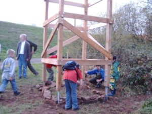 fertig aufgestelltes Gerüst für den Lebensturm